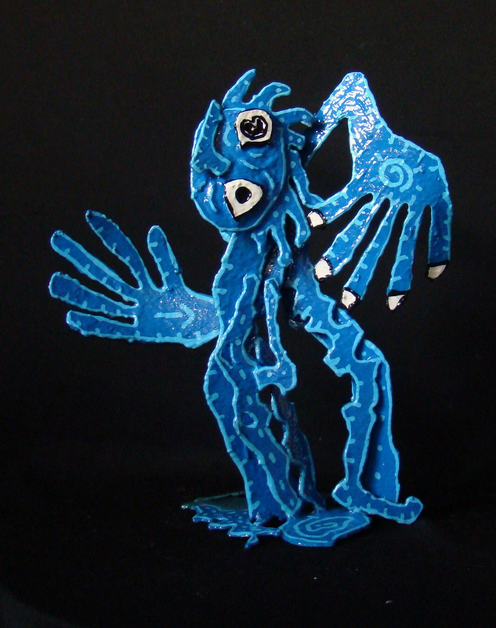 Sculpture de MICHADU a pour titre  Le triballien bleu style figuratif, graphique dim : MICHADUprix:1500