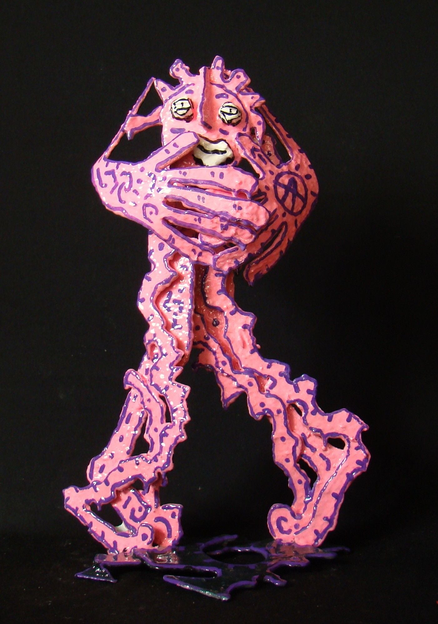 Sculpture de MICHADU a pour titre  Le triballien rose style figuratif, graphique dim : MICHADUprix:2000