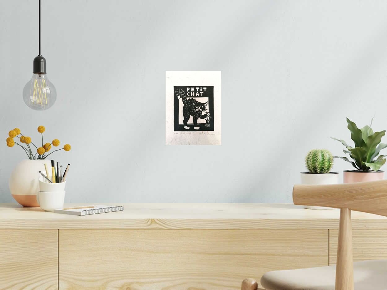 Linogravure Petit chat de PHILIPPE ACHERMANN dans un intérieur – 18 × 24 cm