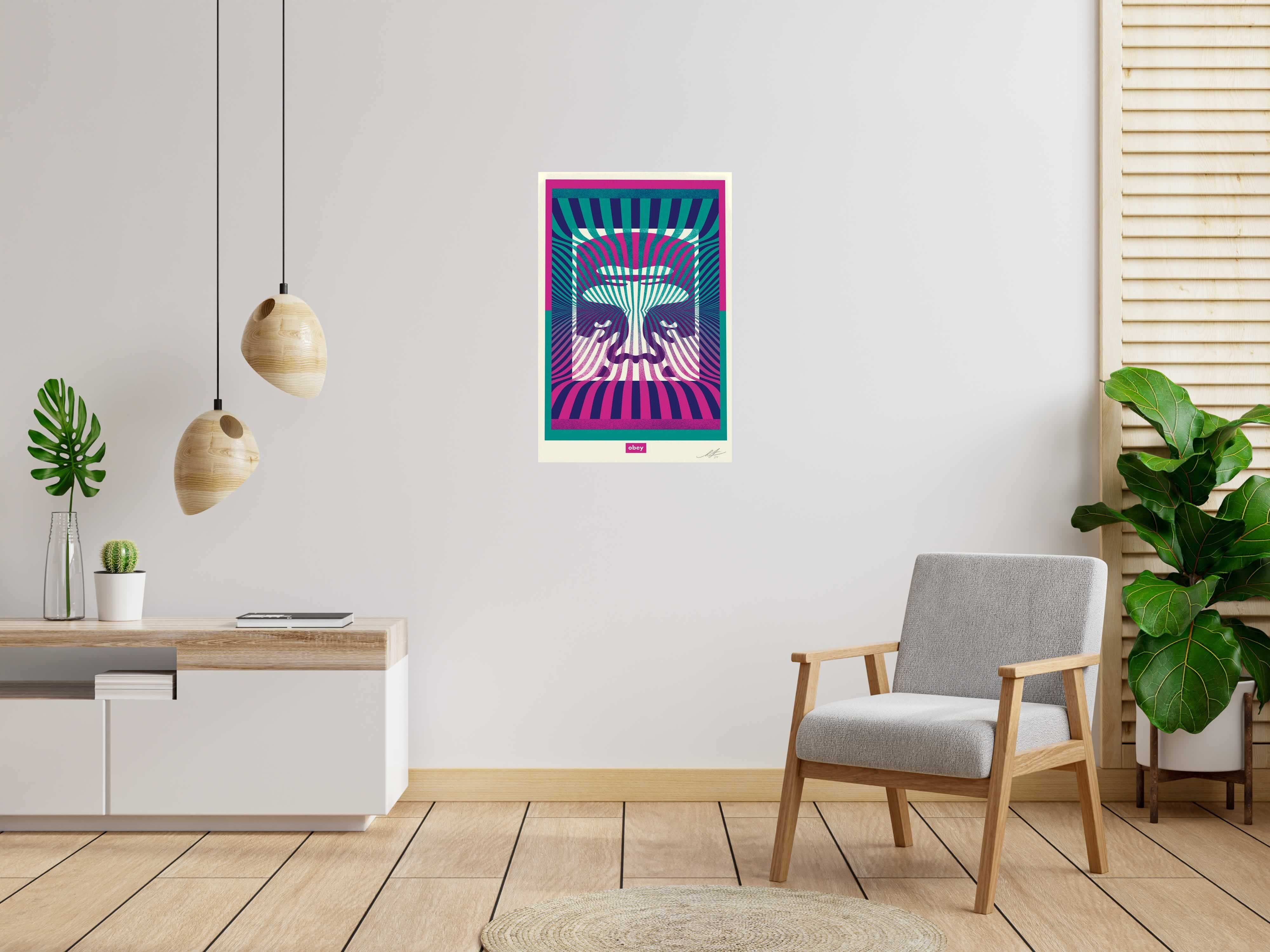 Lithographie Op Art Icon Offset de OBEY : SHEPARD FAIREY dans un intérieur – 61 × 91 cm