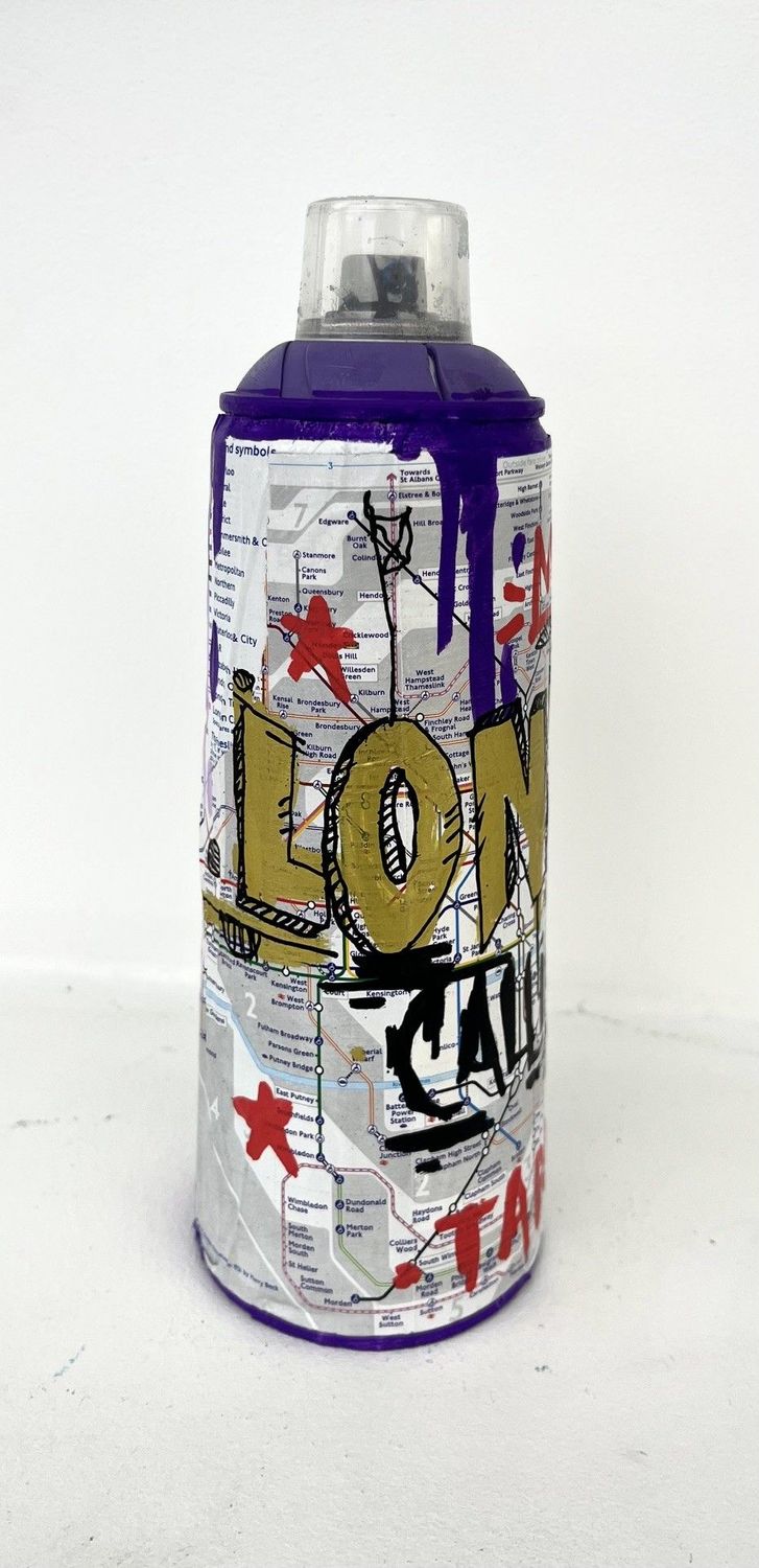Sculpture de TAREK a pour titre  London Calling style graphique dim : TAREKprix:60
