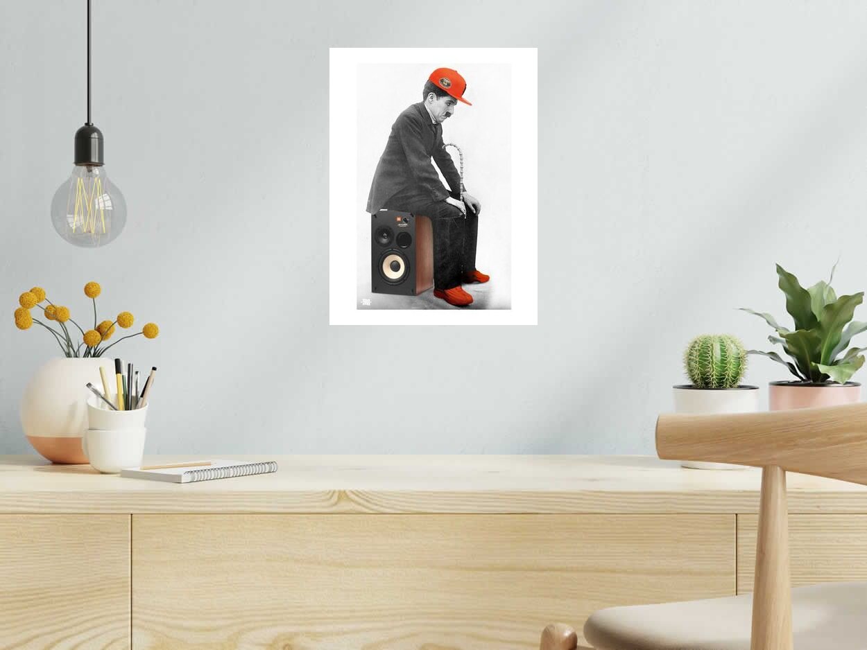 Editions d'art de SHUZ a pour titre  Sneaky Chaplin style figuratif dim : SHUZprix:40