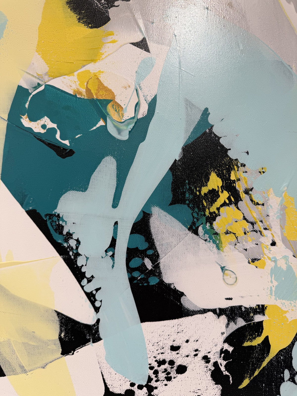 Peinture Lime 4 de CELINE WEBER dans un intérieur – 60 × 60 cm