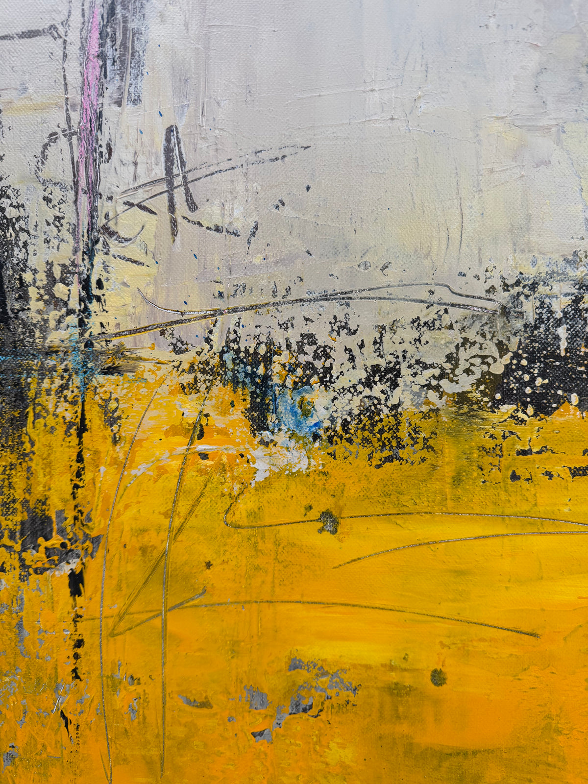 Peinture Nuances Solaires de TANIA CARRARA dans un intérieur – 50 × 61 cm