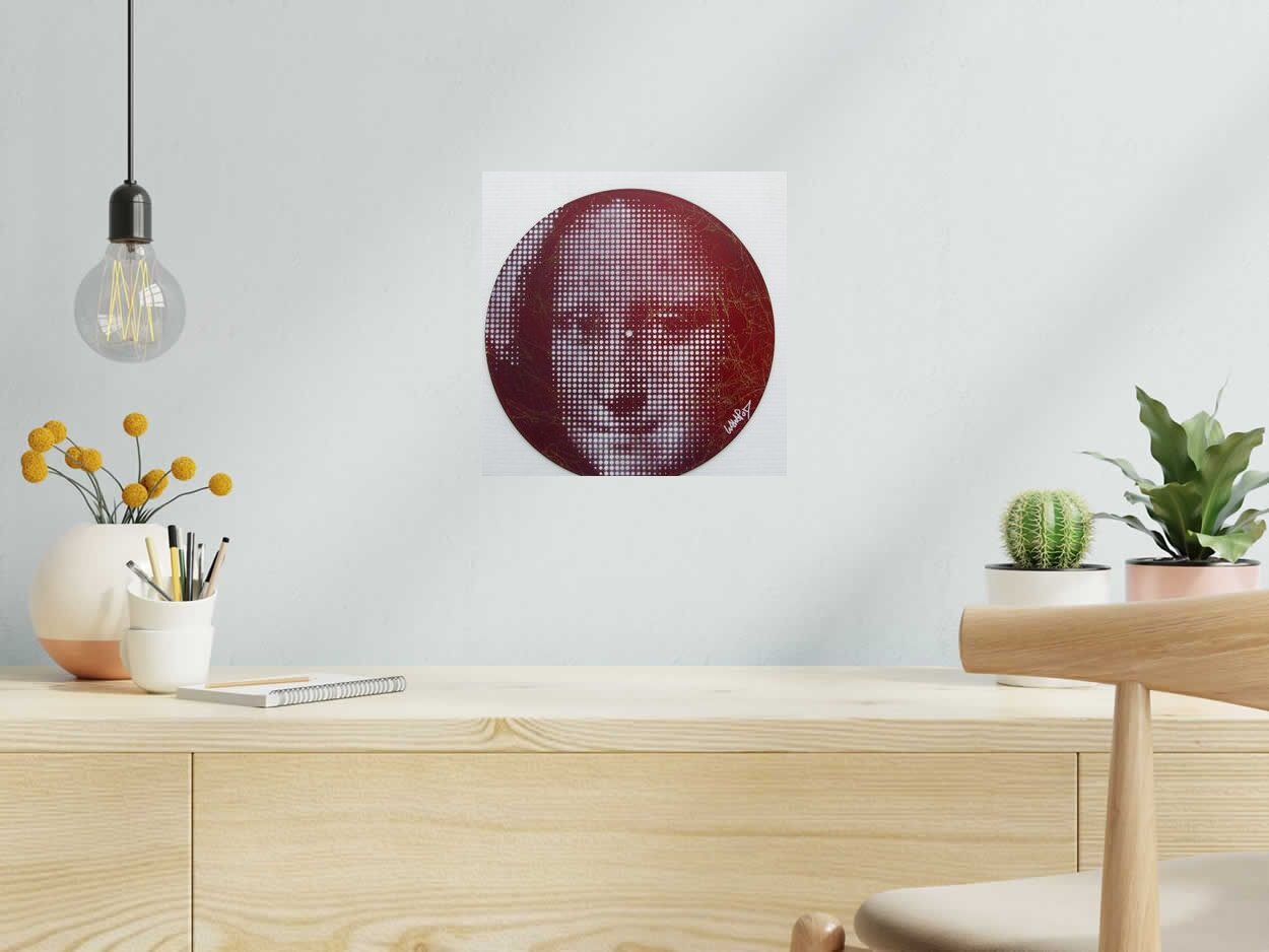Peinture Joconde rouge de WAWAPOD dans un intérieur – 30 × 30 cm