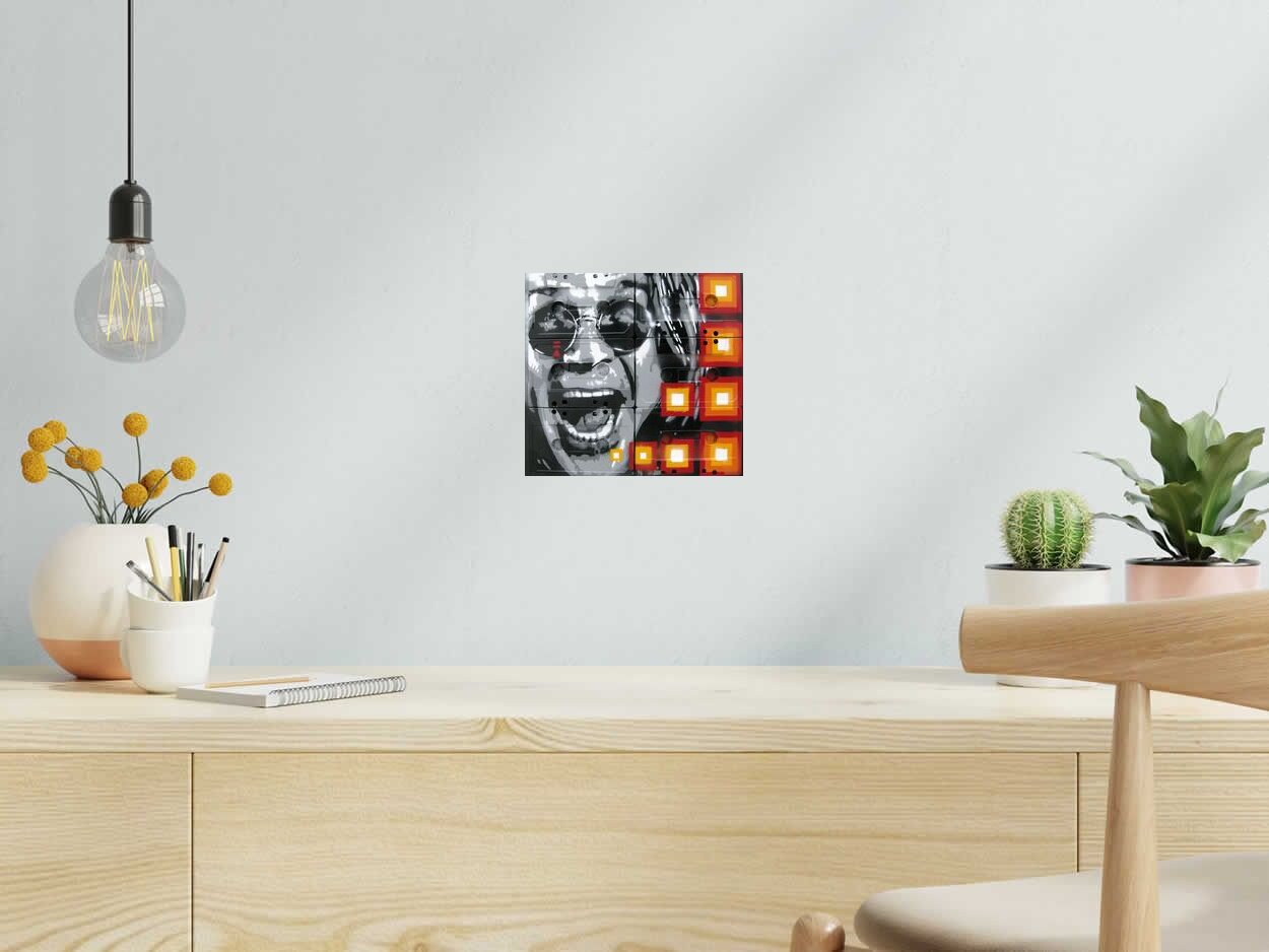 Peinture OZZY de MR MELODY dans un intérieur – 21 × 20 cm