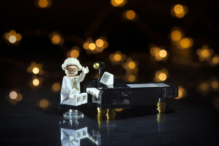 Photographie graphique petit format ELTON JOHN – SAMSOFY – 24 × 36 cm