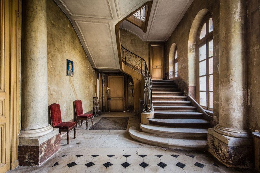 Photographie petit format CHÂTEAU AUX CHAPEAUX – CHRISTIAN BRUNEAU – 24 × 36 cm