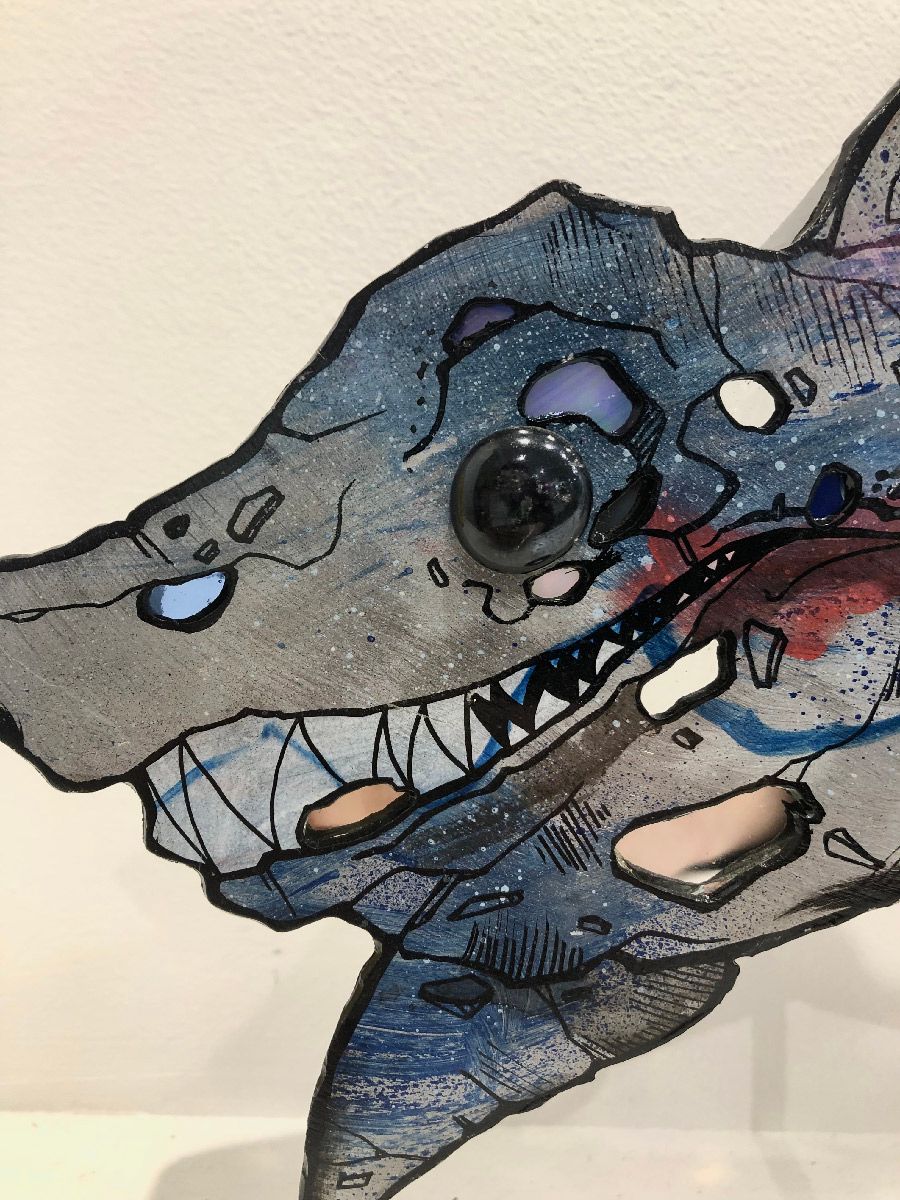 Sculpture de EMER a pour titre  Shark style street pop art dim : EMERprix:170