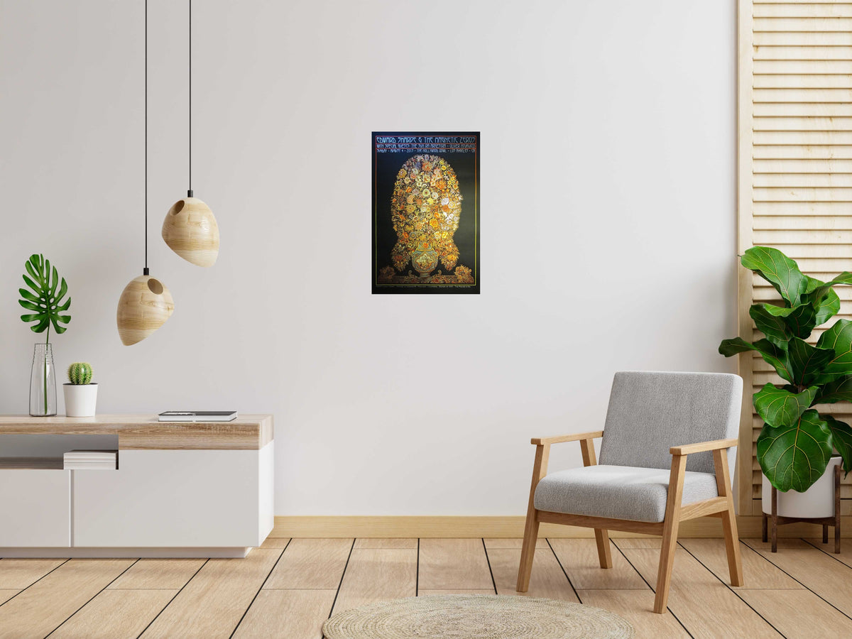 Serigraphie EDWARD SHARPE - SUN RA HOLLYWOOD BOWL regular AE de CHUCK SPERRY dans un intérieur – 50 × 76 cm
