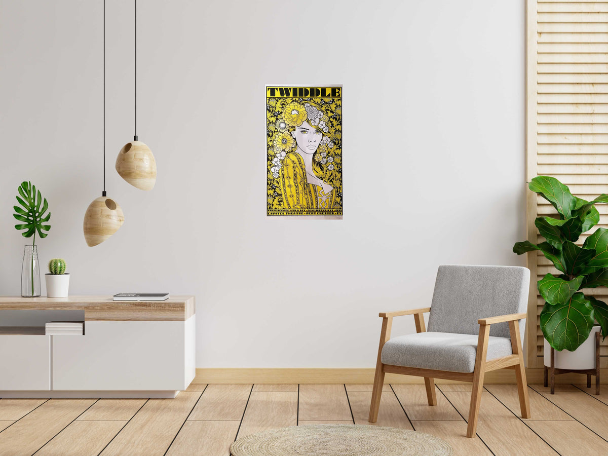 Serigraphie TWIDDLE 2021 test jaune de CHUCK SPERRY dans un intérieur – 51 × 89 cm