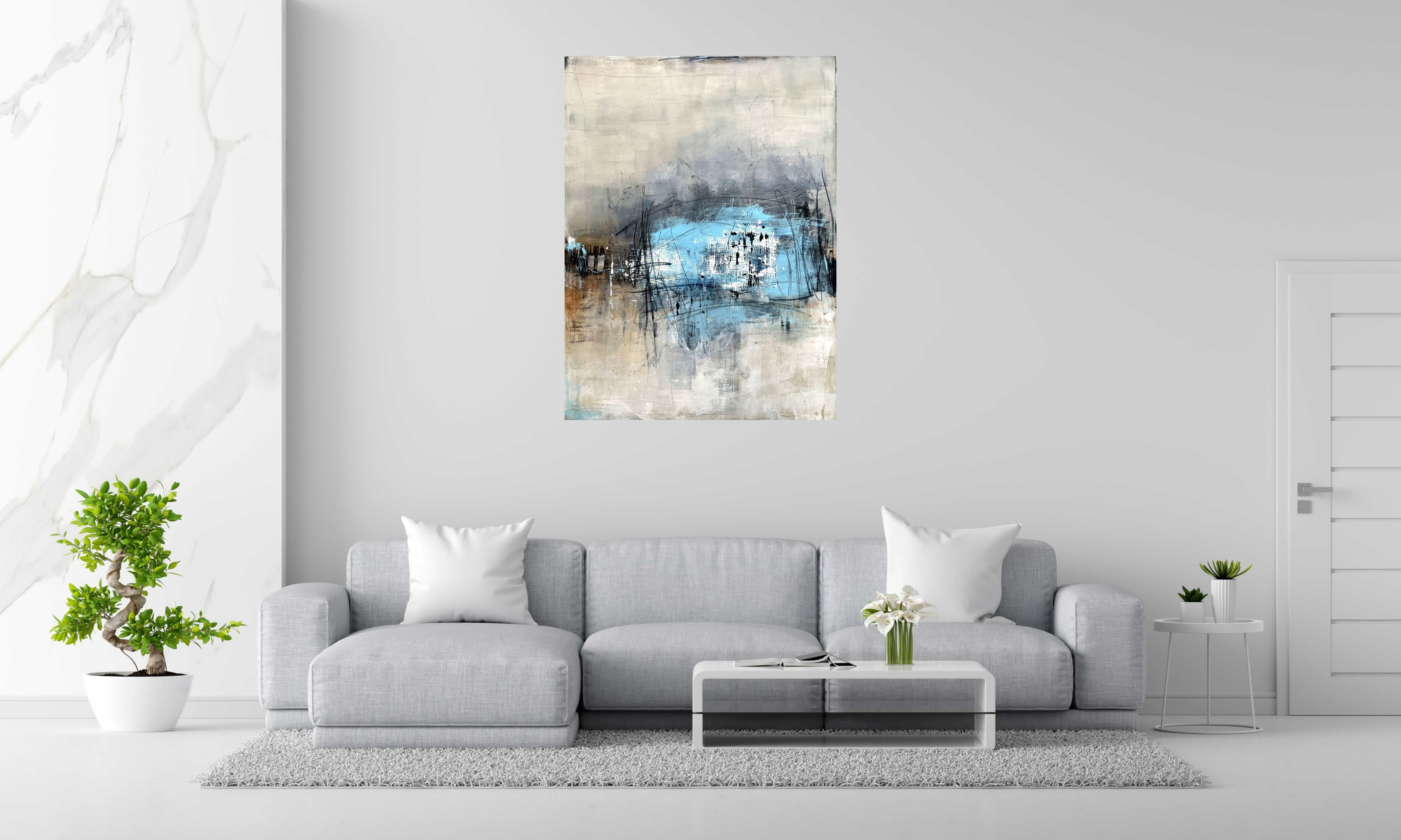 Tableau Sans-titre Blanc Bleu de TANIA CARRARA dans un intérieur – 97 × 130 cm