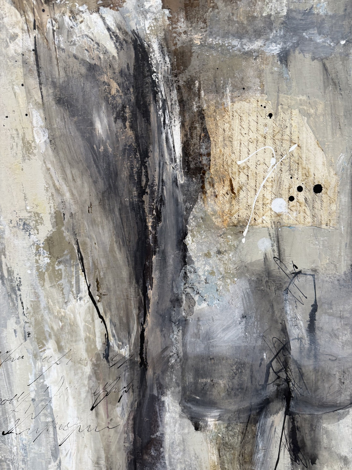Tableau Fleur de peau de MICHELLE BOISSONOT dans un intérieur – 80 × 120 cm
