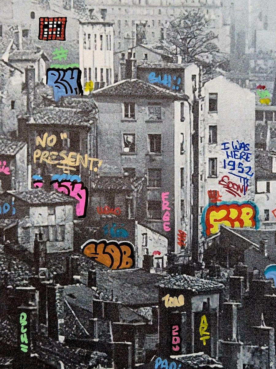 Tableau de BLACH a pour titre  Doisneau, les toits de Lyon style graffiti, street art dim : BLACHprix:320