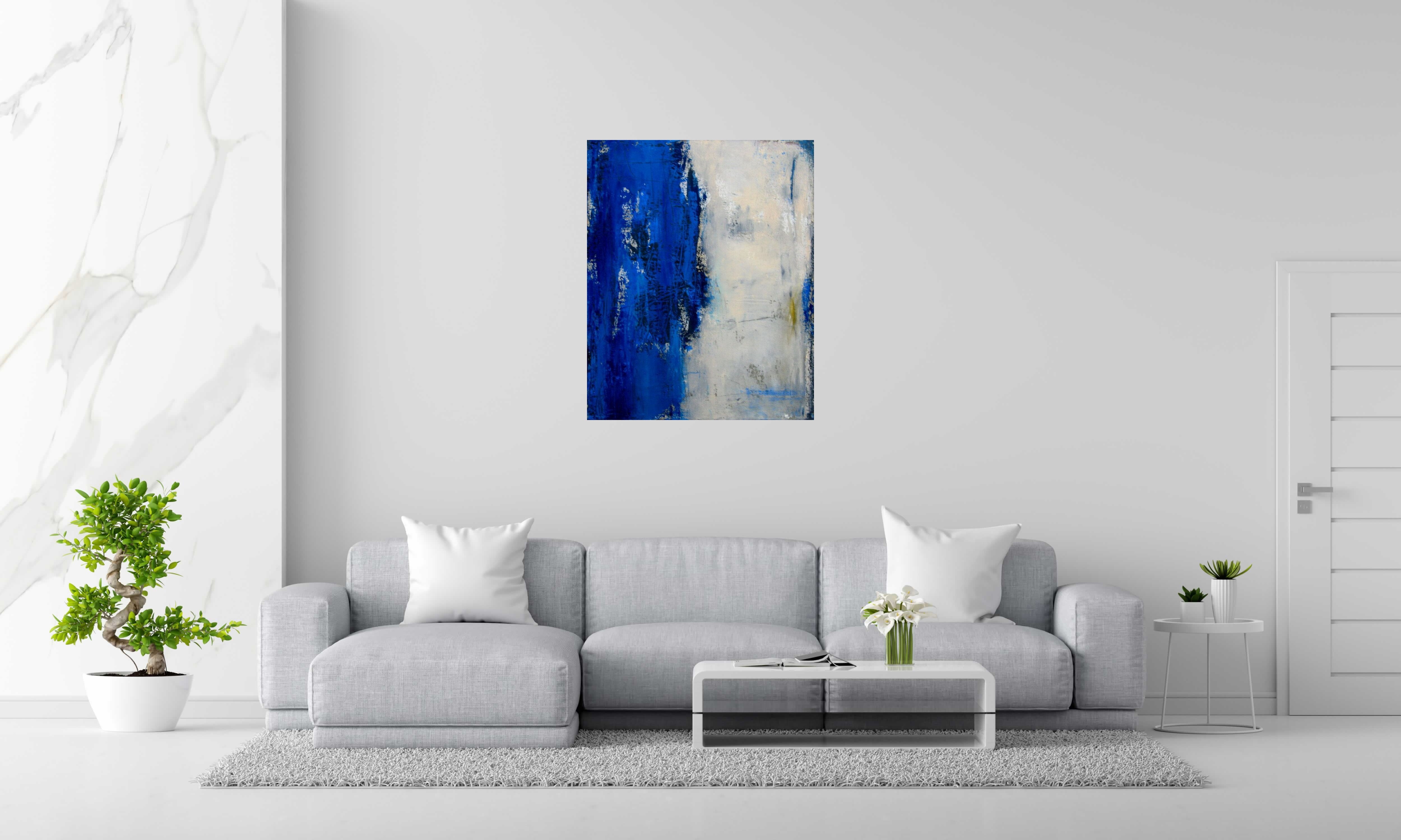 Toile Nuances Bleu-gris de TANIA CARRARA dans un intérieur – 81 × 100 cm