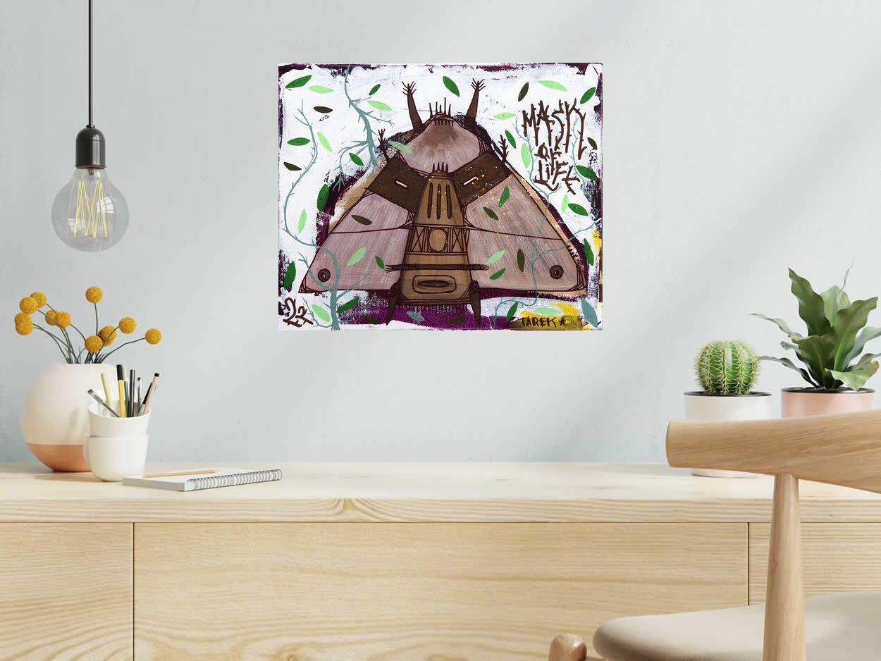 Toile Mask of life de TAREK dans un intérieur – 38 × 46 cm