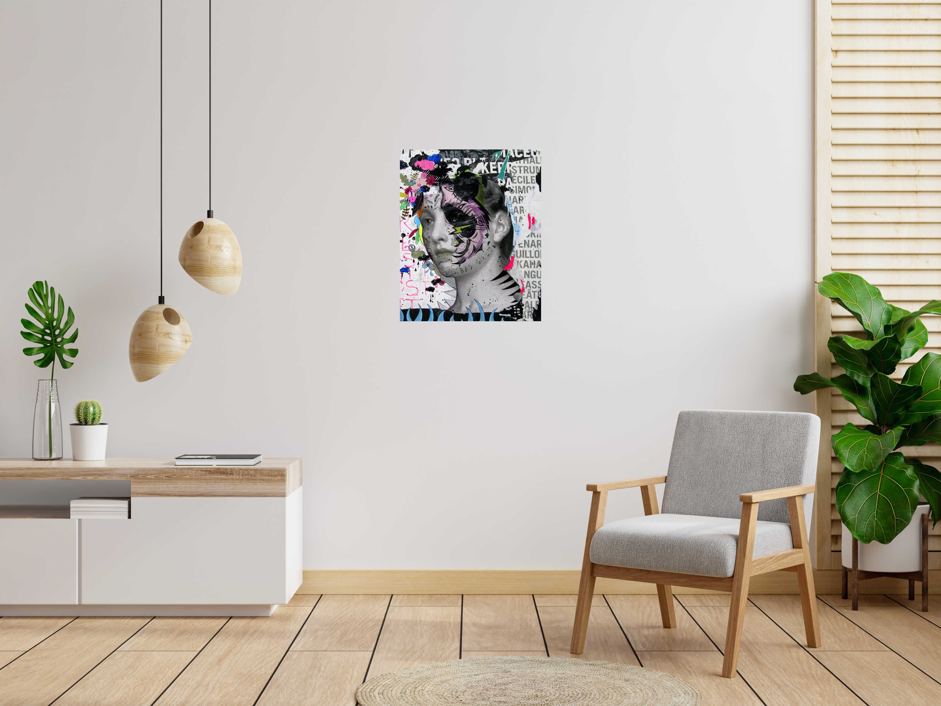 Toile LA FEMME PANDA de LN LE PAPE dans un intérieur – 73 × 60 cm
